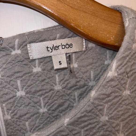 Tyler Boe Women’s Dress Grey/white Print 3/4 Sleeve  Zip in Back Small - Picture 2 of 6